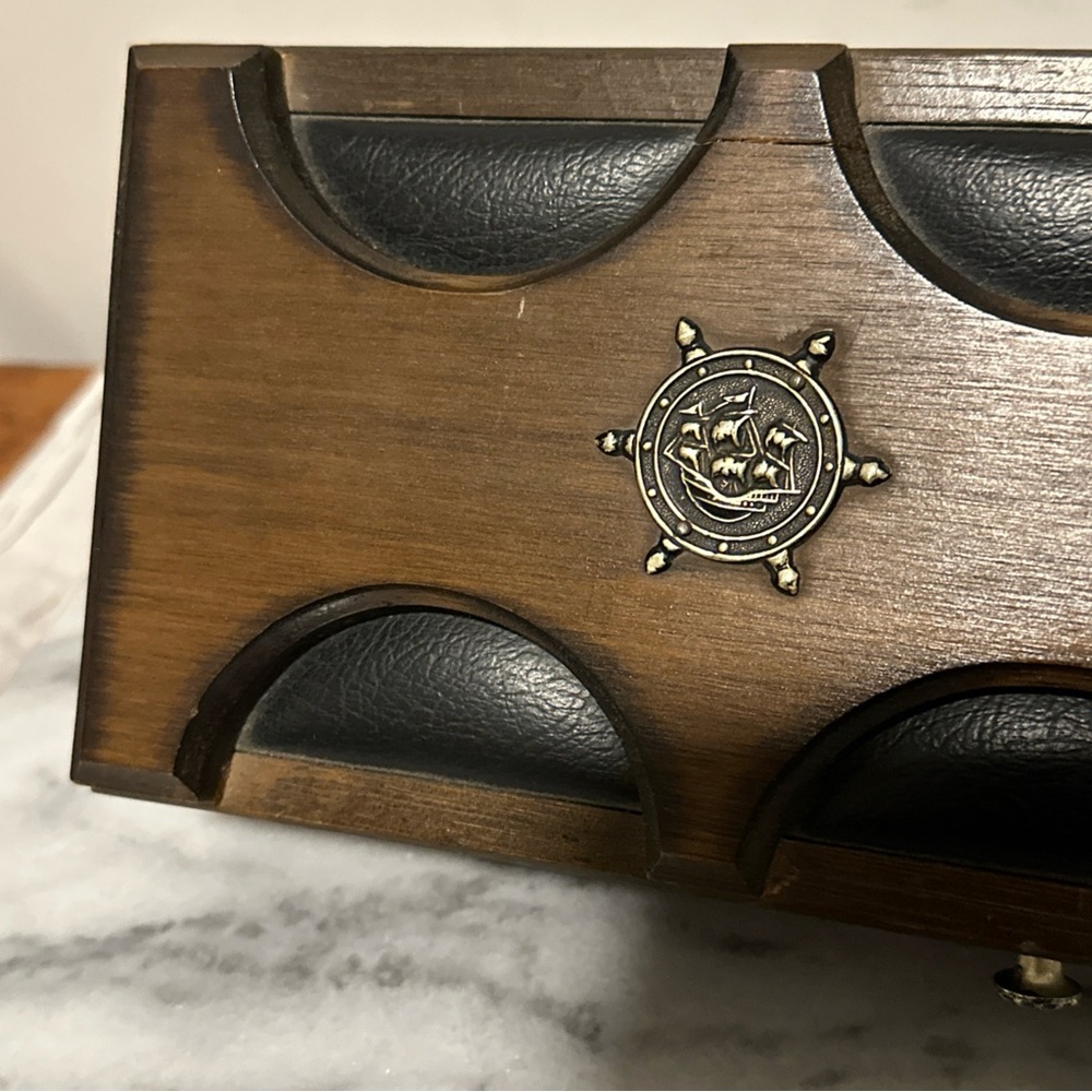 Wooden pirates chest jewelry Box sailboat/ sailboat wheel details - Picture 13 of 16